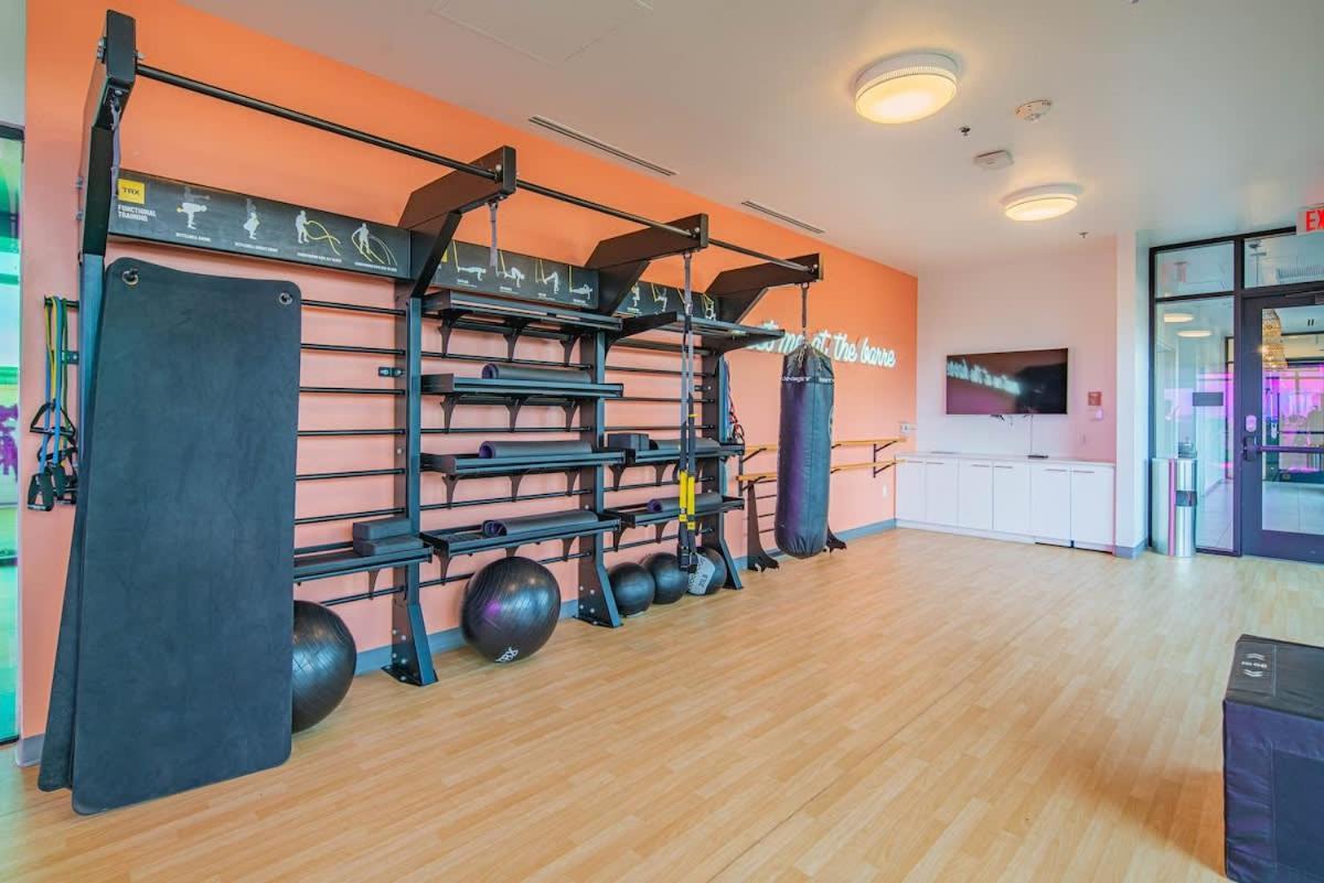 Detailed 2Bd, Highrise Dt, Pool, Gym, Parking, Sleeps 8 Apartment Phoenix Exterior photo