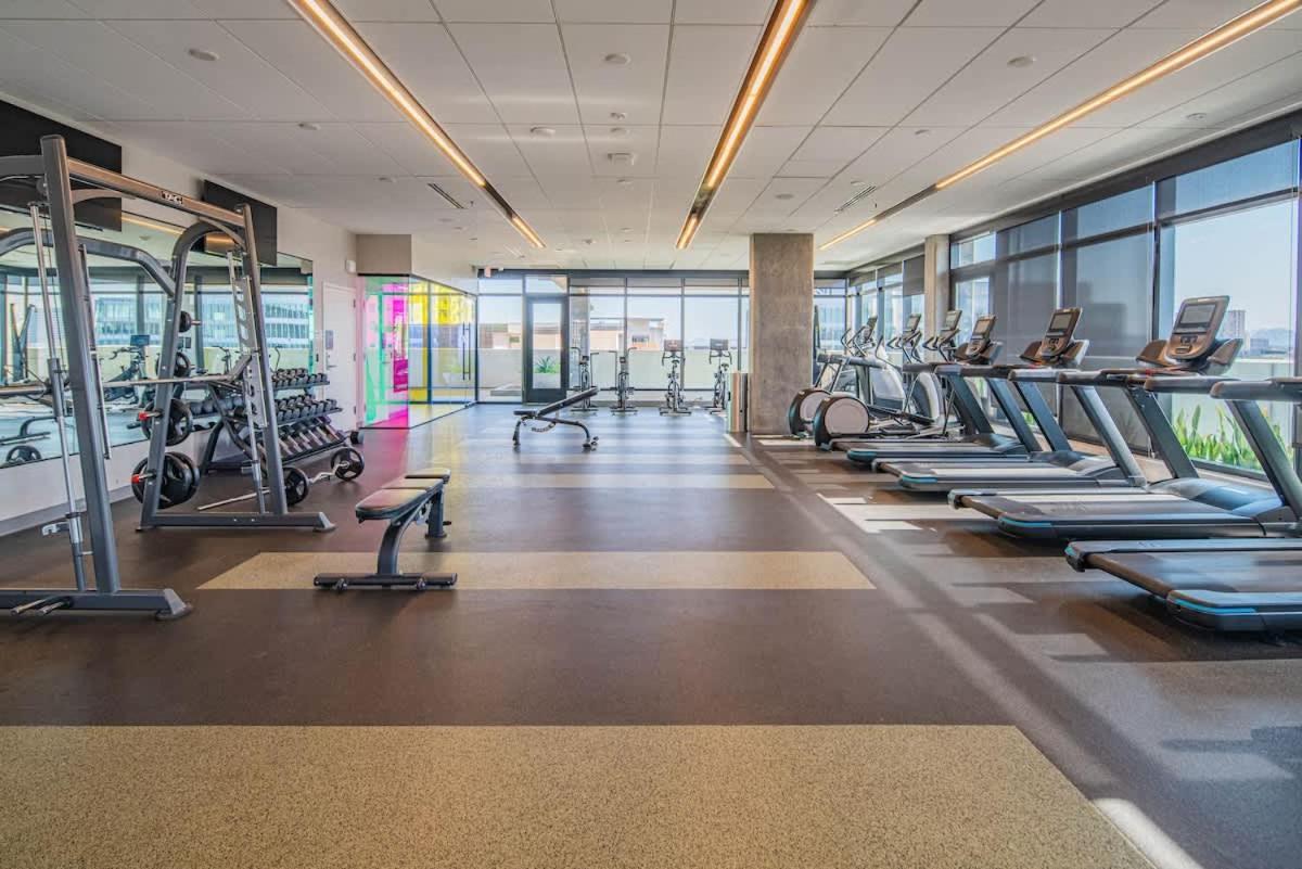 Detailed 2Bd, Highrise Dt, Pool, Gym, Parking, Sleeps 8 Apartment Phoenix Exterior photo