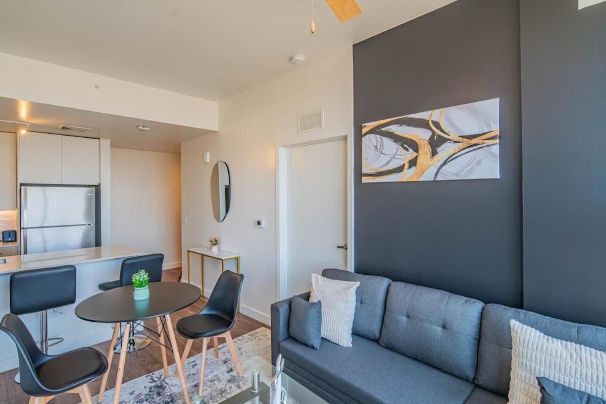 Detailed 2Bd, Highrise Dt, Pool, Gym, Parking, Sleeps 8 Apartment Phoenix Exterior photo